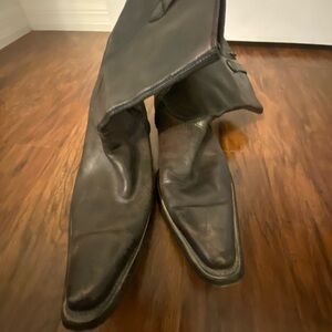 Leather western-inspired boot square-toe and zipper.